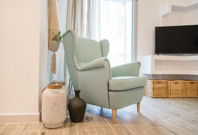استودیوی استاندارد, Pinacota Suites Athens