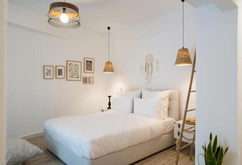 استودیوی استاندارد, Pinacota Suites Athens
