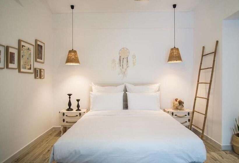 استودیوی استاندارد, Pinacota Suites Athens