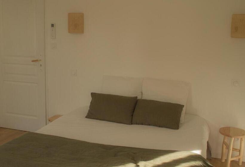 Standard room with outdoor bath, La Centenaire Gruissan   Maison D Hôte