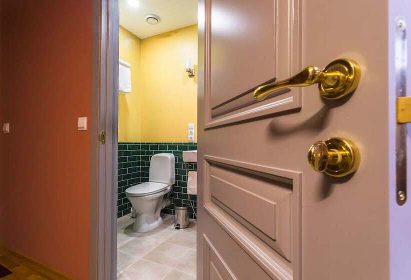استودیو کامفورت, Om Apartament