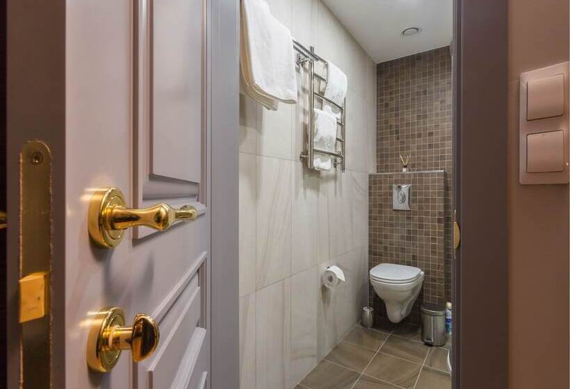 استودیو کامفورت, Om Apartament