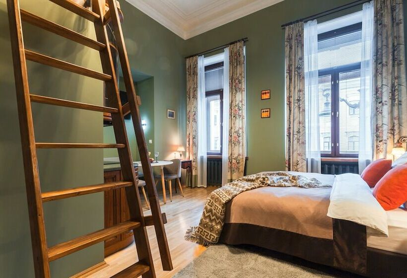 استودیو کامفورت, Om Apartament