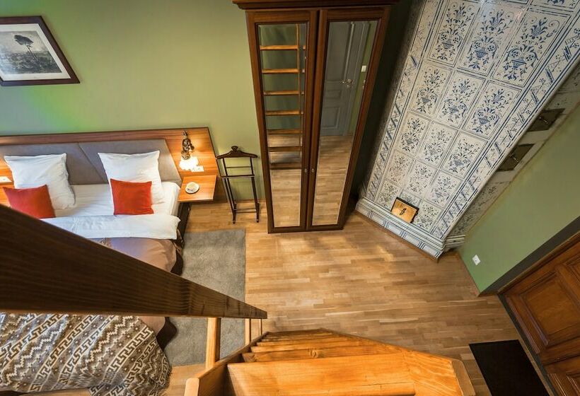 استودیو کامفورت, Om Apartament
