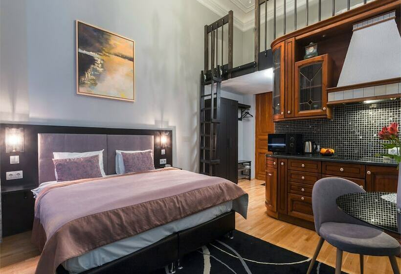 استودیو کامفورت, Om Apartament