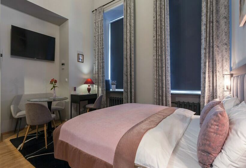 استودیو کامفورت, Om Apartament