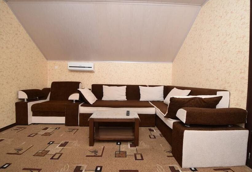 سوئیت 2 خوابه, Sadorini Guest House