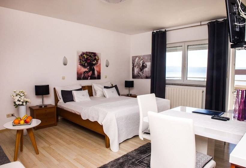 استودیوی استاندارد, Apartment And Rooms Ana