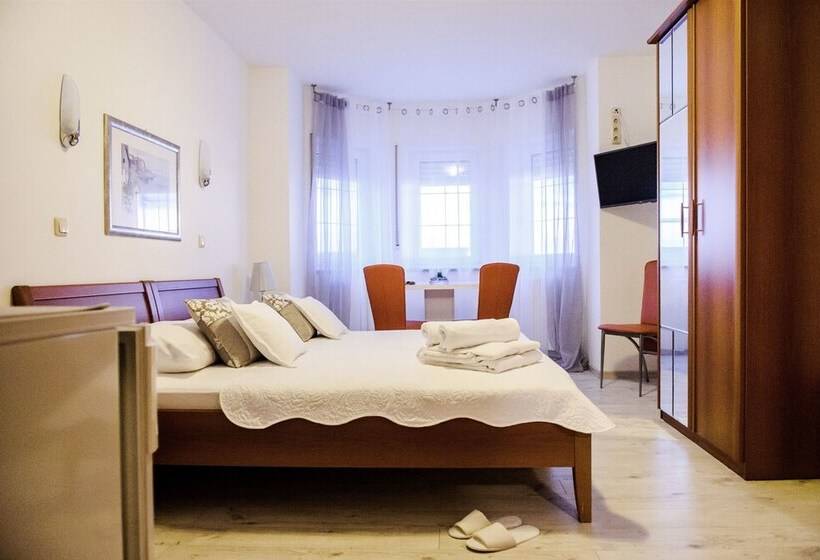اتاق استاندارد, Apartment And Rooms Ana