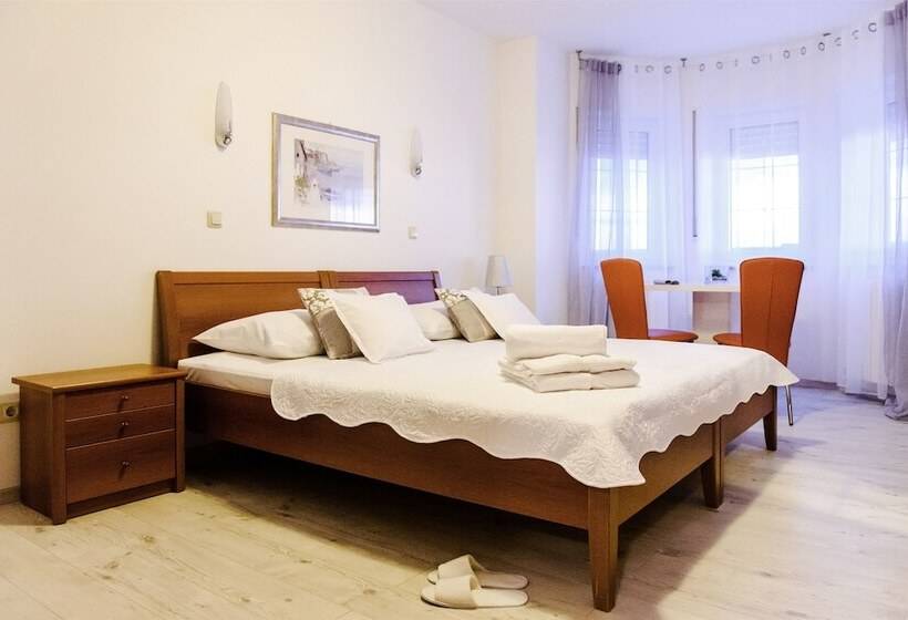 اتاق استاندارد, Apartment And Rooms Ana