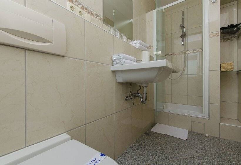 استودیوی استاندارد, Apartment And Rooms Ana