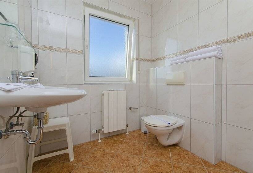 استودیوی استاندارد, Apartment And Rooms Ana