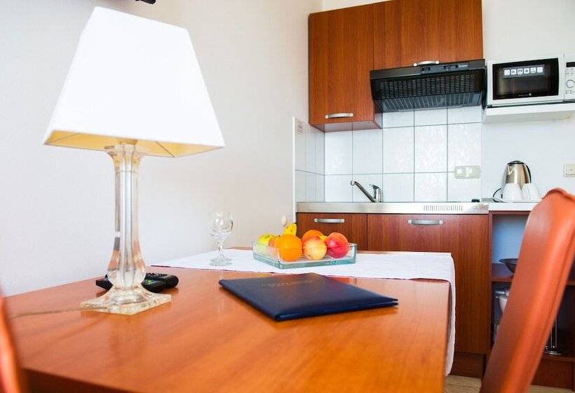 استودیوی استاندارد, Apartment And Rooms Ana