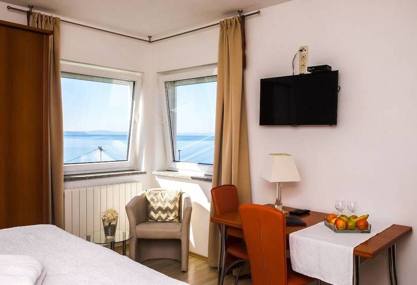 استودیوی استاندارد, Apartment And Rooms Ana