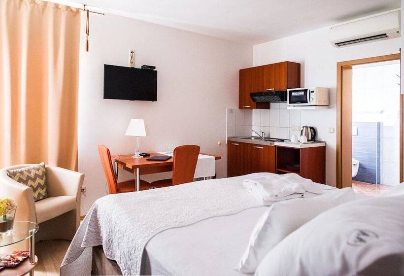 استودیوی استاندارد, Apartment And Rooms Ana