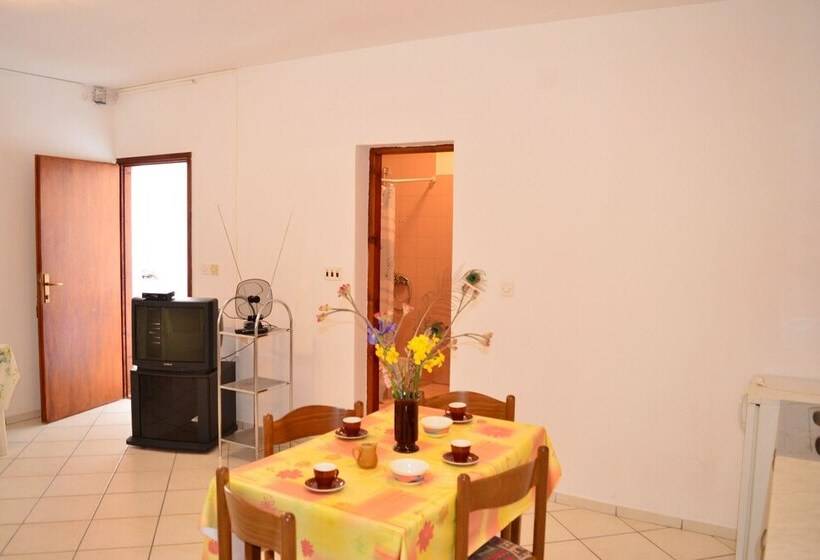 آپارتمان 1 خوابه, Apartments Ivica Pakostane