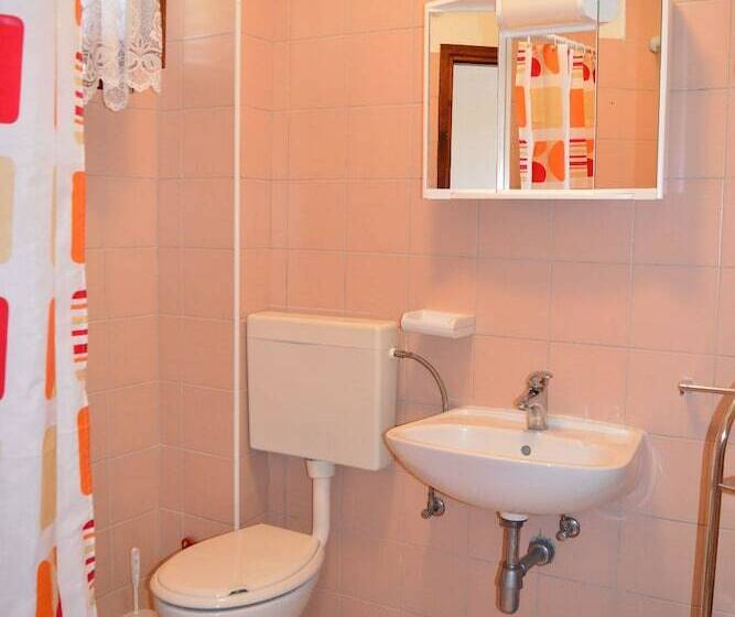 آپارتمان 1 خوابه, Apartments Ivica Pakostane