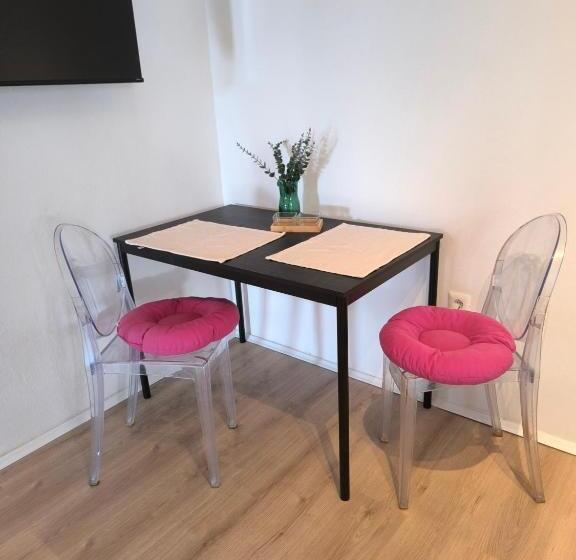استودیوی استاندارد, Apartment And Rooms Vilma