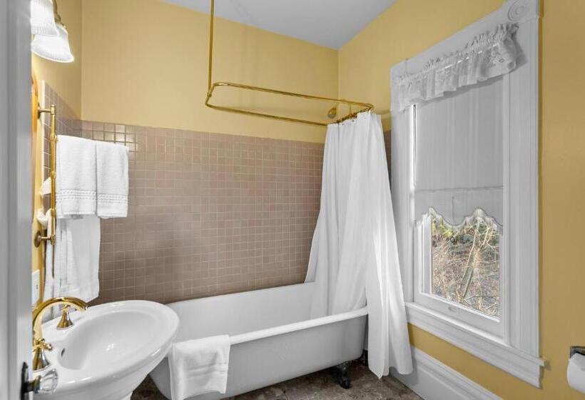 اتاق لوکس, Hennessey House Bed And Breakfast