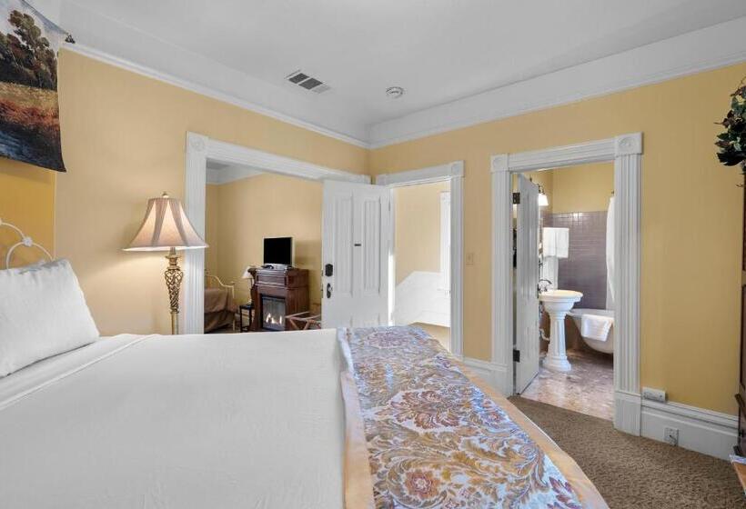 اتاق لوکس, Hennessey House Bed And Breakfast