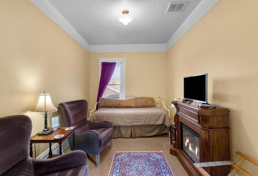 اتاق لوکس, Hennessey House Bed And Breakfast