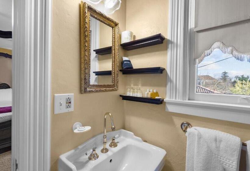 اتاق استاندارد با تخت بزرگ, Hennessey House Bed And Breakfast