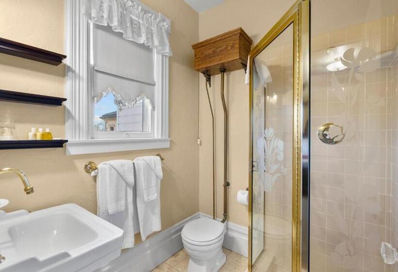 اتاق استاندارد با تخت بزرگ, Hennessey House Bed And Breakfast