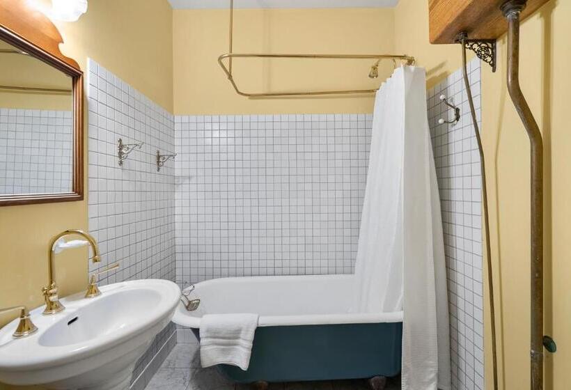 اتاق استاندارد, Hennessey House Bed And Breakfast