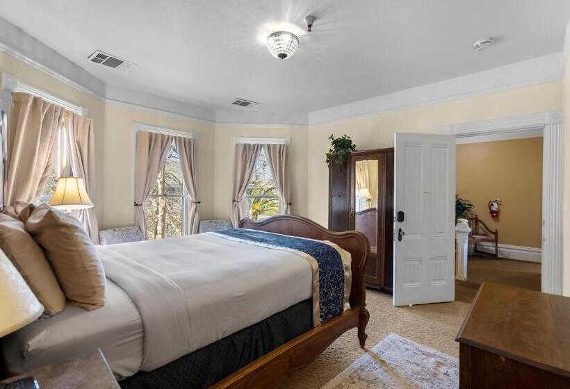 اتاق استاندارد, Hennessey House Bed And Breakfast