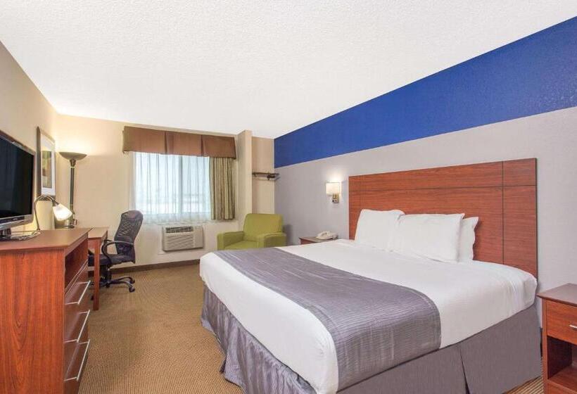 اتاق استاندارد با تخت بزرگ, Baymont By Wyndham Dubuque