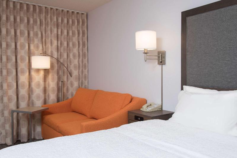 اتاق استاندارد با تخت بزرگ, Hampton Inn Grand Rapids South