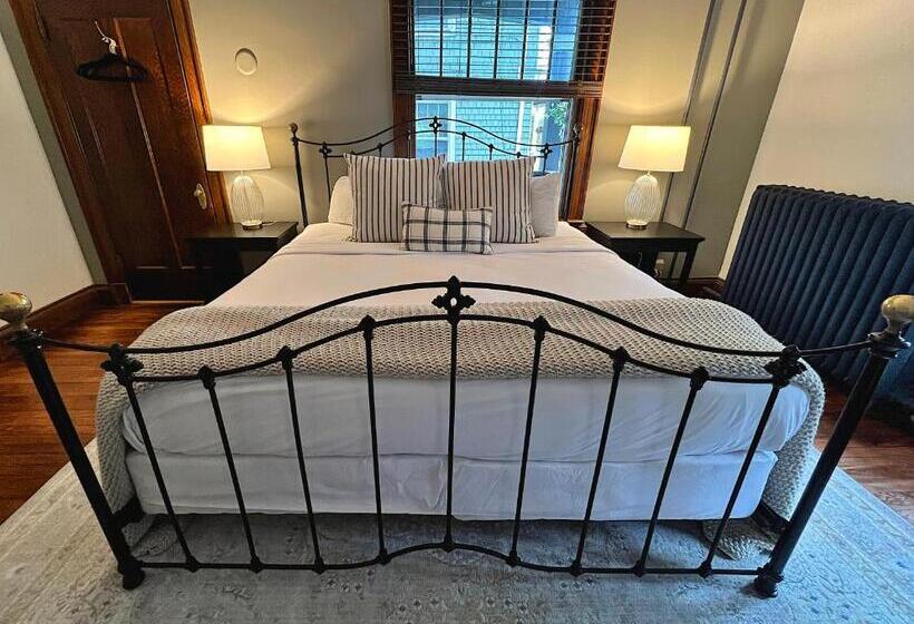 اتاق لوکس با تخت بزرگ, Hearthside Inn