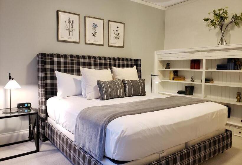 اتاق استاندارد, Hearthside Inn