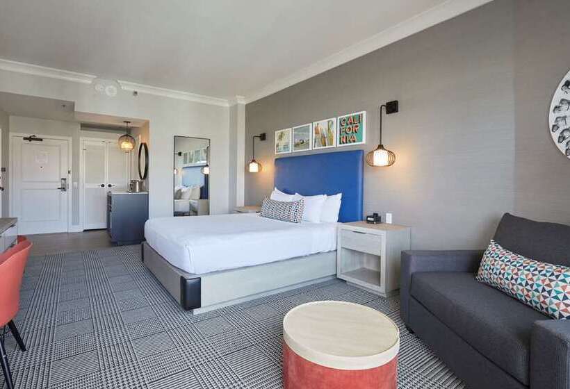 اتاق استاندارد با تخت بزرگ برای معلولان, Hilton Clearwater Beach Resort & Spa