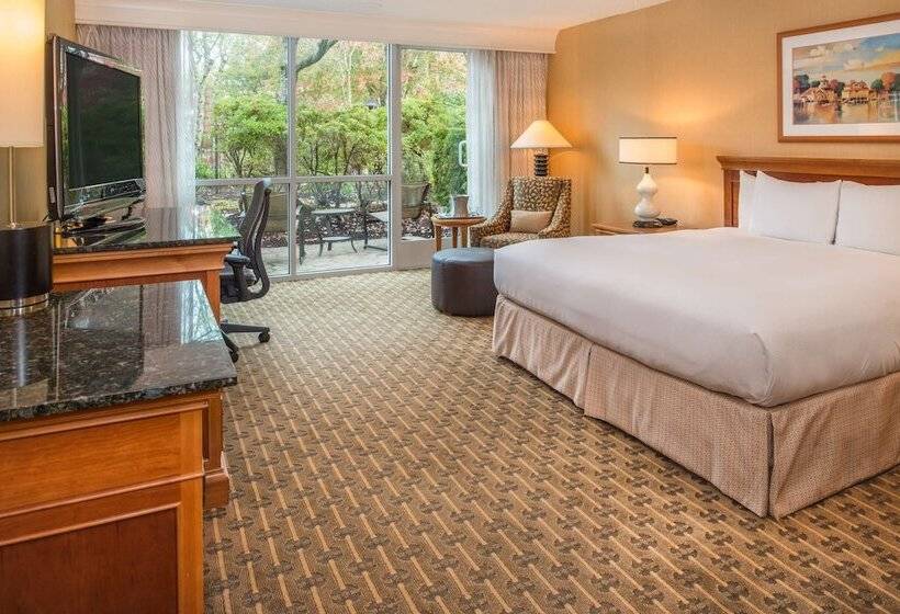 Deluxe Room Adapted for people with reduced mobility, Hilton Seattle Airport & Conference Center