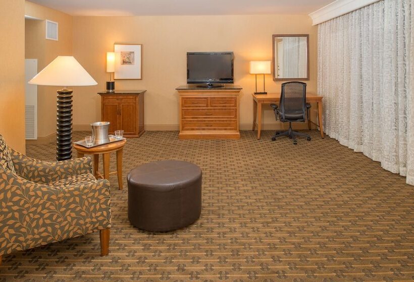 Deluxe Room Adapted for people with reduced mobility, Hilton Seattle Airport & Conference Center