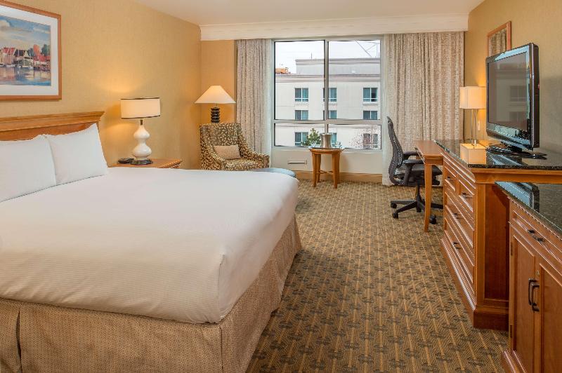 اتاق استاندارد با تخت بزرگ, Hilton Seattle Airport & Conference Center