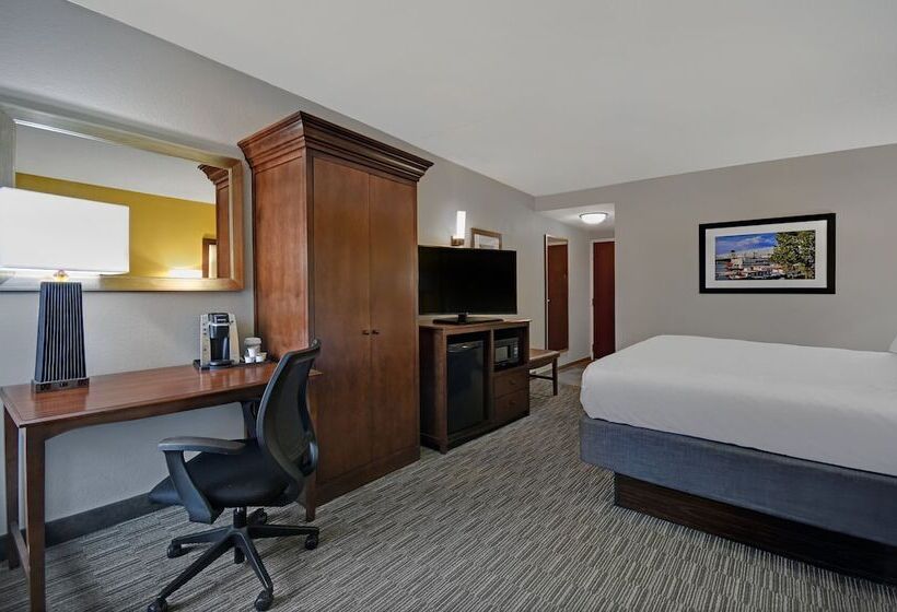 اتاق استاندارد, Holiday Inn Express & Suites Cincinnati Riverfront, An Ihg