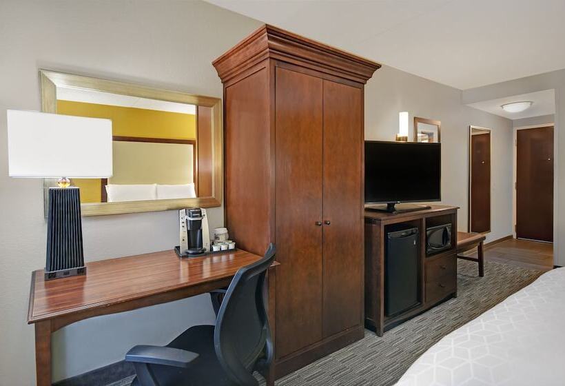 اتاق استاندارد, Holiday Inn Express & Suites Cincinnati Riverfront, An Ihg