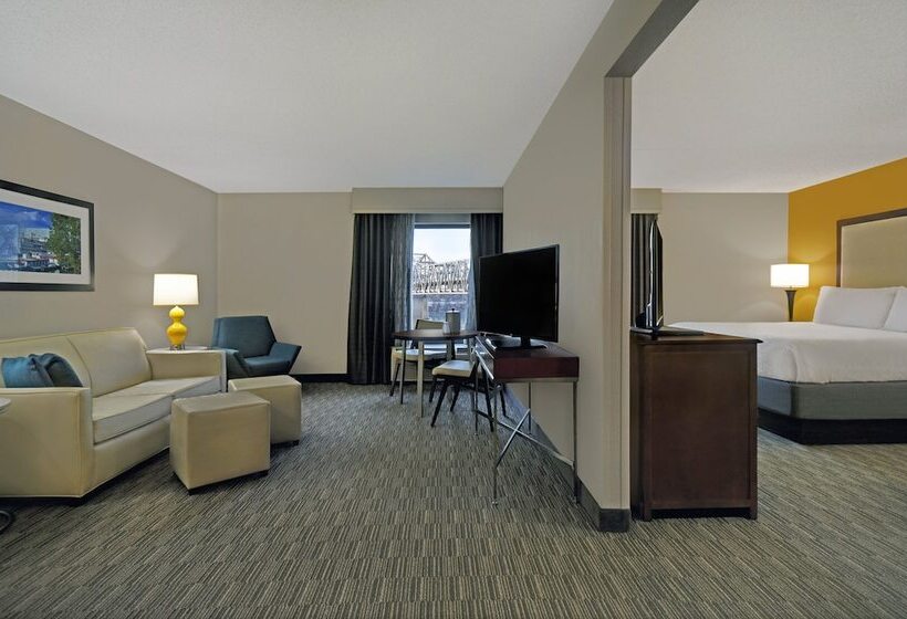 سوئیت با چشم‌انداز رودخانه, Holiday Inn Express & Suites Cincinnati Riverfront, An Ihg