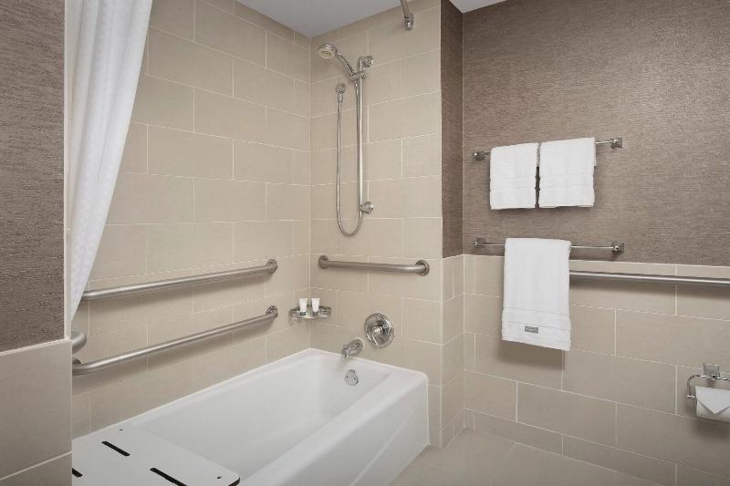 اتاق استاندارد با تخت بزرگ, The Westin Dallas Fort Worth Airport
