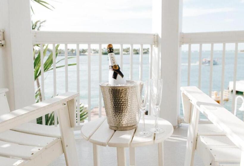 اتاق استاندارد با تخت بزرگ, Opal Key Resort & Marina