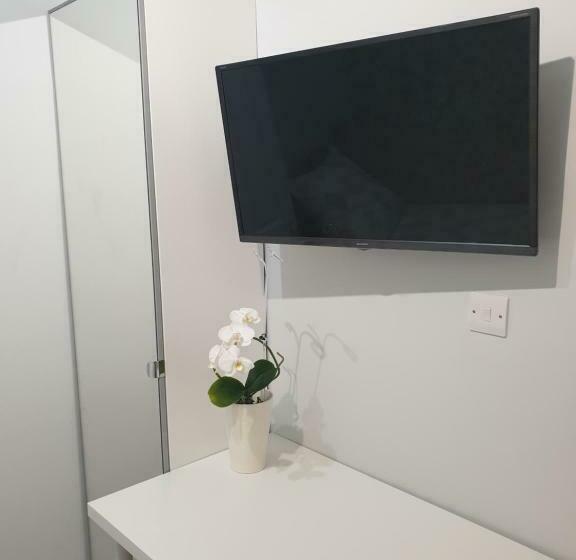 اتاق استاندارد یک نفره, Comfortable Rooms In The House