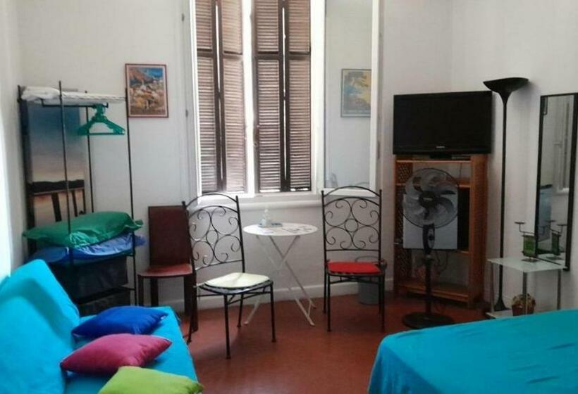 اتاق کلاسیک سه تخته, Bastia Room