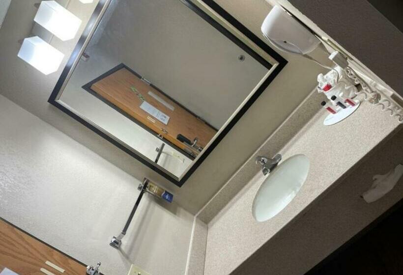 اتاق استاندارد با تخت بزرگ, Baymont By Wyndham Galesburg