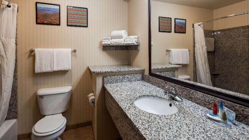 اتاق استاندارد با تخت بزرگ, Doubletree By Hilton Hotel Rocky Mount