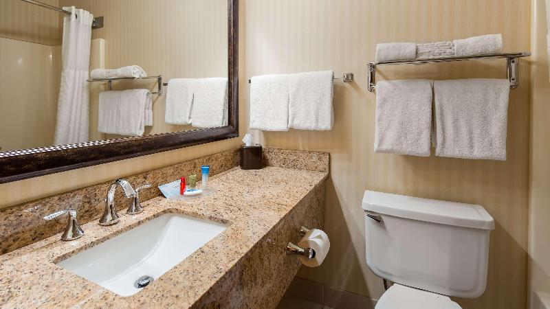 اتاق استاندارد با تخت بزرگ, Doubletree By Hilton Hotel Rocky Mount