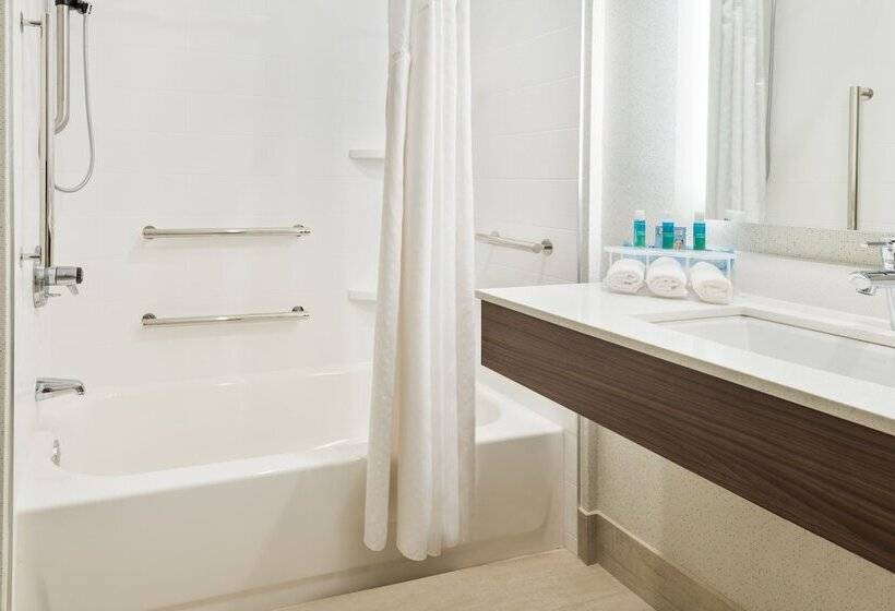 سوییت, Holiday Inn Express Hotel & Suites Bentonville, An Ihg