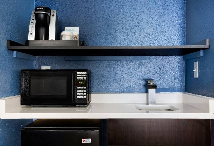 سوییت, Holiday Inn Express & Suites Dayton Huber Heights By Ihg