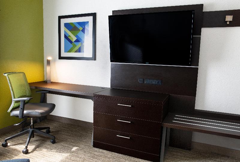 اتاق استاندارد با تخت بزرگ, Holiday Inn Express & Suites Dayton Huber Heights By Ihg
